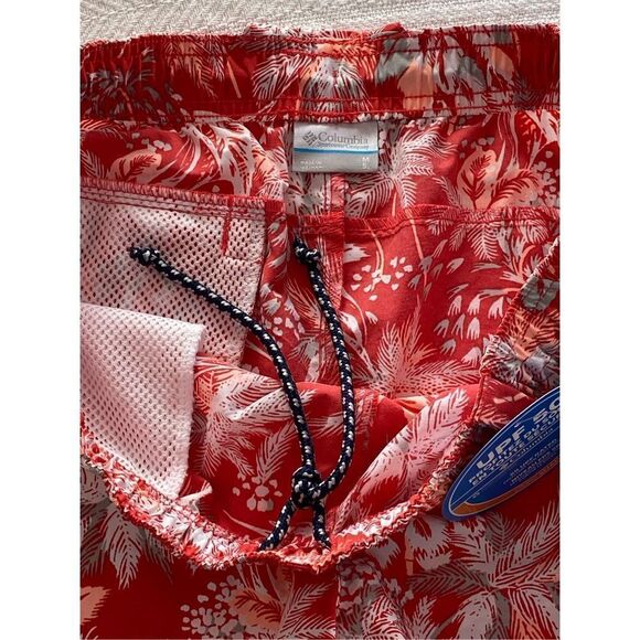 COLUMBIA WOMEN’S MEDIUM WATER SHORT IN RED HIBISCUS FESTIVE FISHIN’ PATTERN - Picture 5 of 11